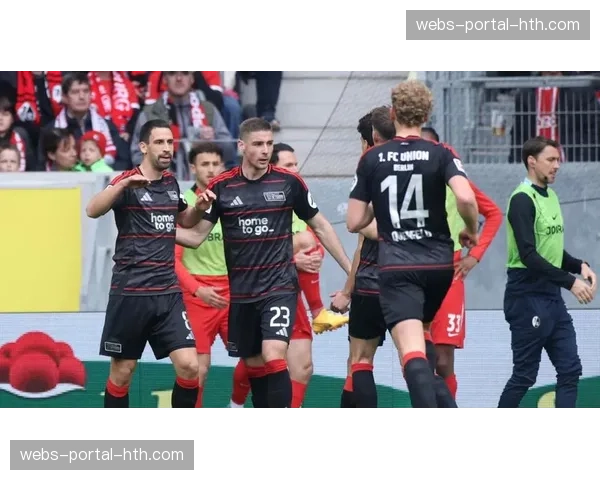 消息：弗赖堡公布对阵沃尔夫斯堡大名单，三中场均以跑动覆盖见长